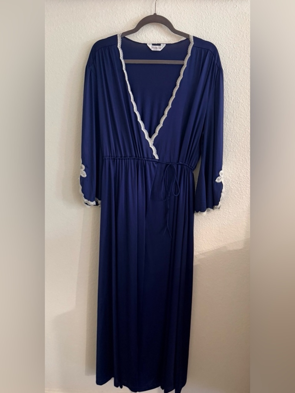 Vanity Fair Robe with Lace Detail- Size Large